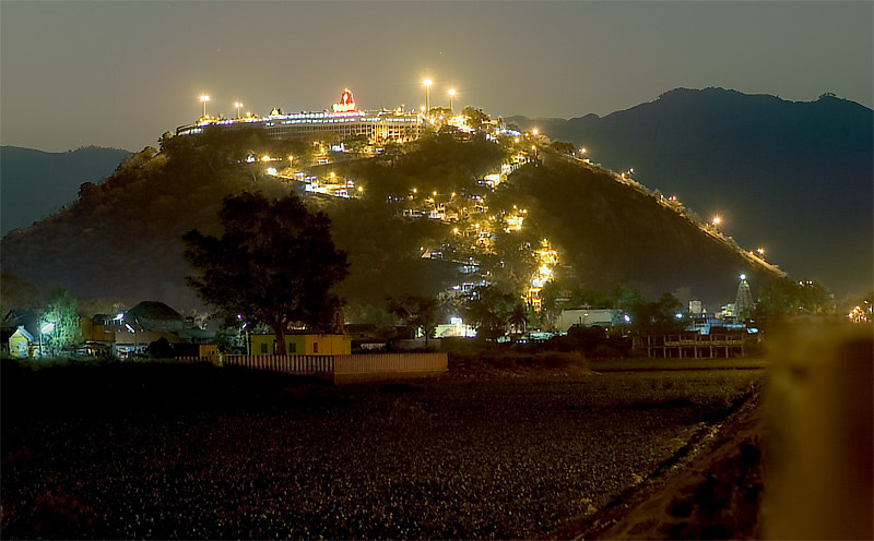 Tiruttani Subramanya Swamy Temple Panoramic View - Pilgrims at Aarupadai Veedu Sixth Abode