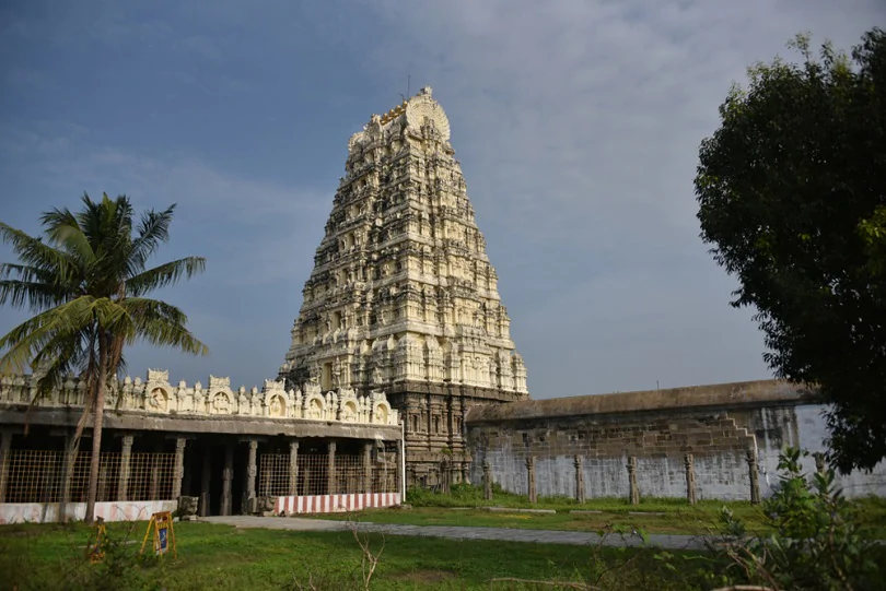 Ekambareswarar Temple Kanchipuram - Ancient Shiva Earth Stala Temple with Gopuram Tower