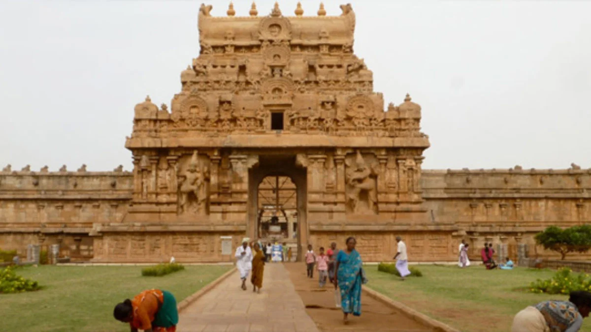 Kanchipuram Temple Complex and Pillar Architecture - Ancient Dravidian Stone Carvings